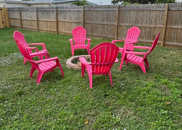 Boutique Hotel Across From Cocoa Beach, Pool 1